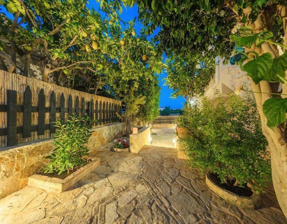 Golden Coast Boutique - Luxury Living Aparthotel Kypseli ภายนอก รูปภาพ